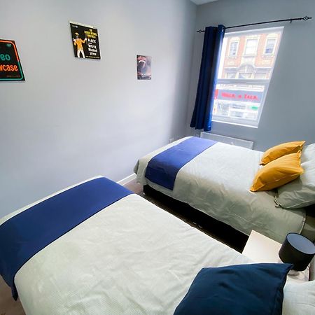 Modern 1 Bedroom Flat In Wood Green Лондон Екстериор снимка