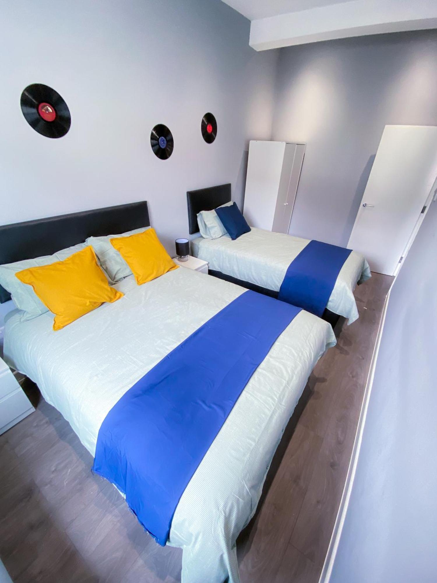 Modern 1 Bedroom Flat In Wood Green Лондон Екстериор снимка