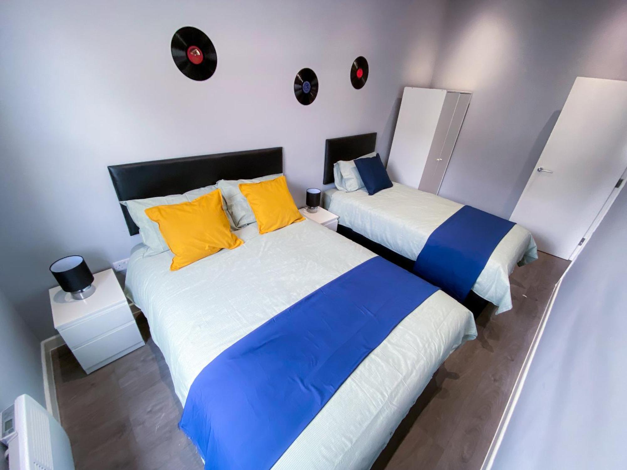 Modern 1 Bedroom Flat In Wood Green Лондон Екстериор снимка