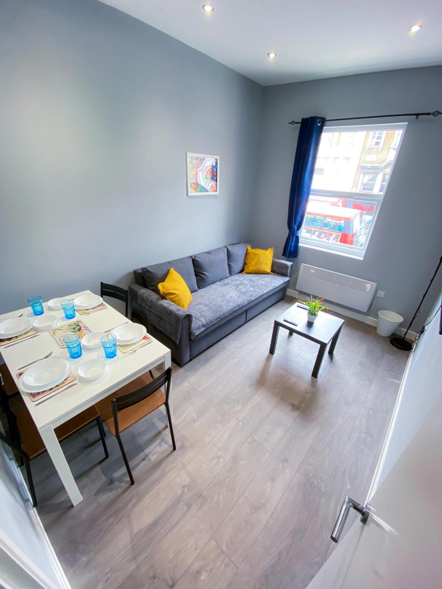 Modern 1 Bedroom Flat In Wood Green Лондон Екстериор снимка