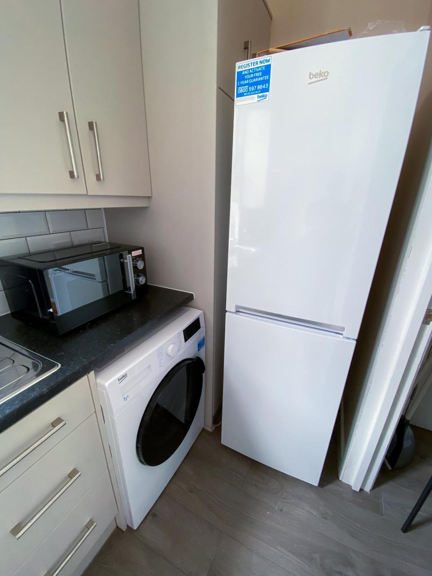 Modern 1 Bedroom Flat In Wood Green Лондон Екстериор снимка