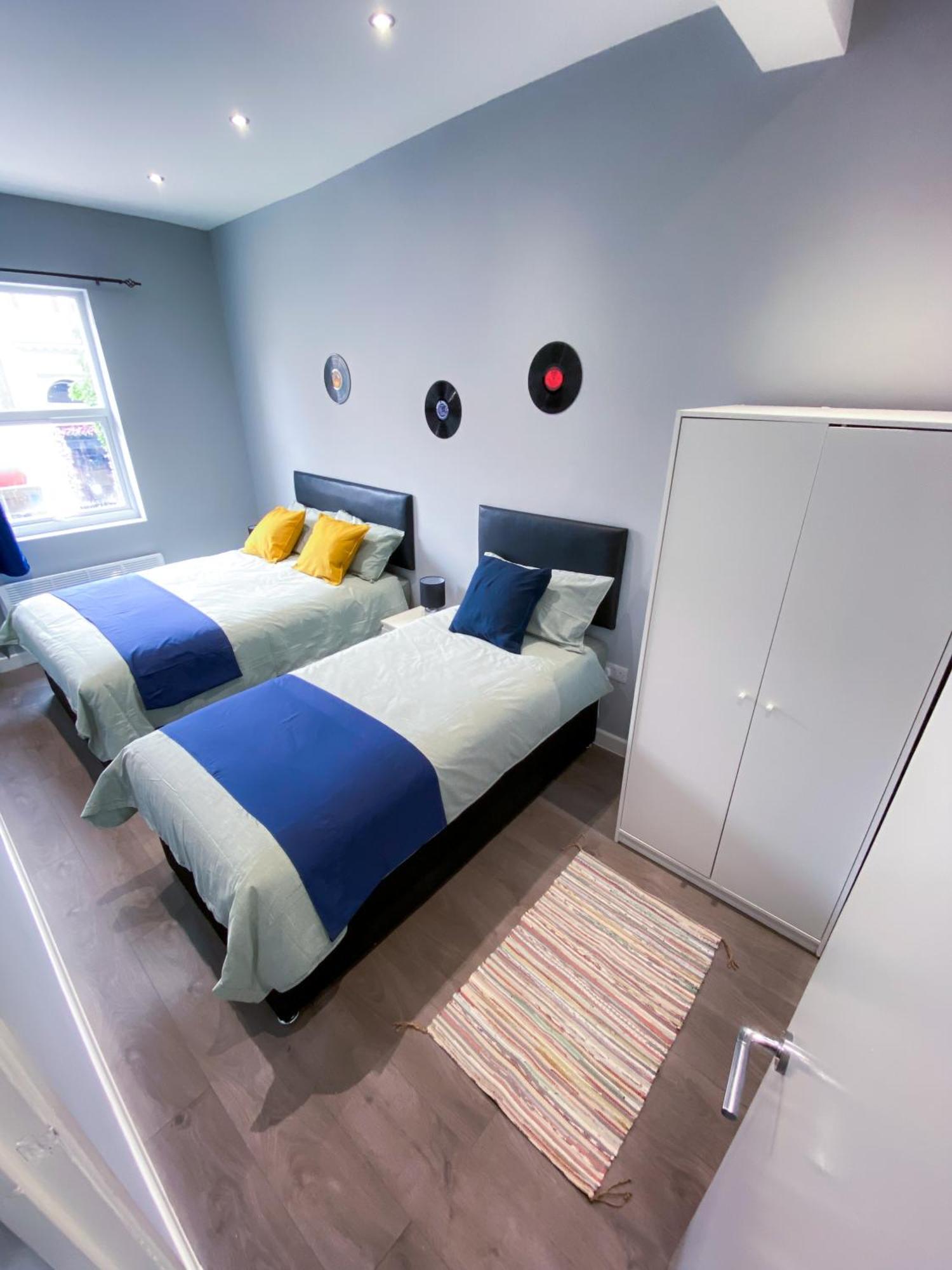 Modern 1 Bedroom Flat In Wood Green Лондон Екстериор снимка