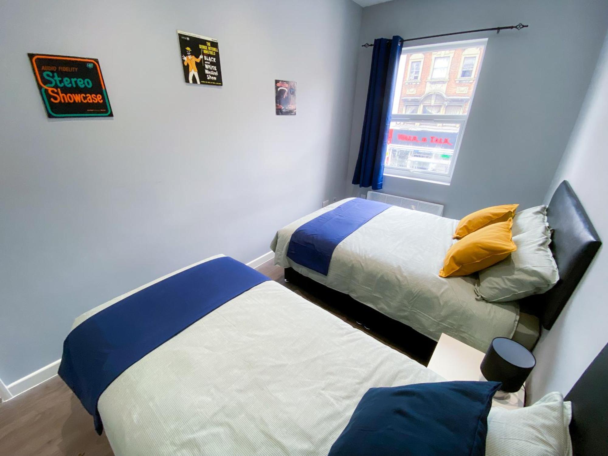 Modern 1 Bedroom Flat In Wood Green Лондон Екстериор снимка