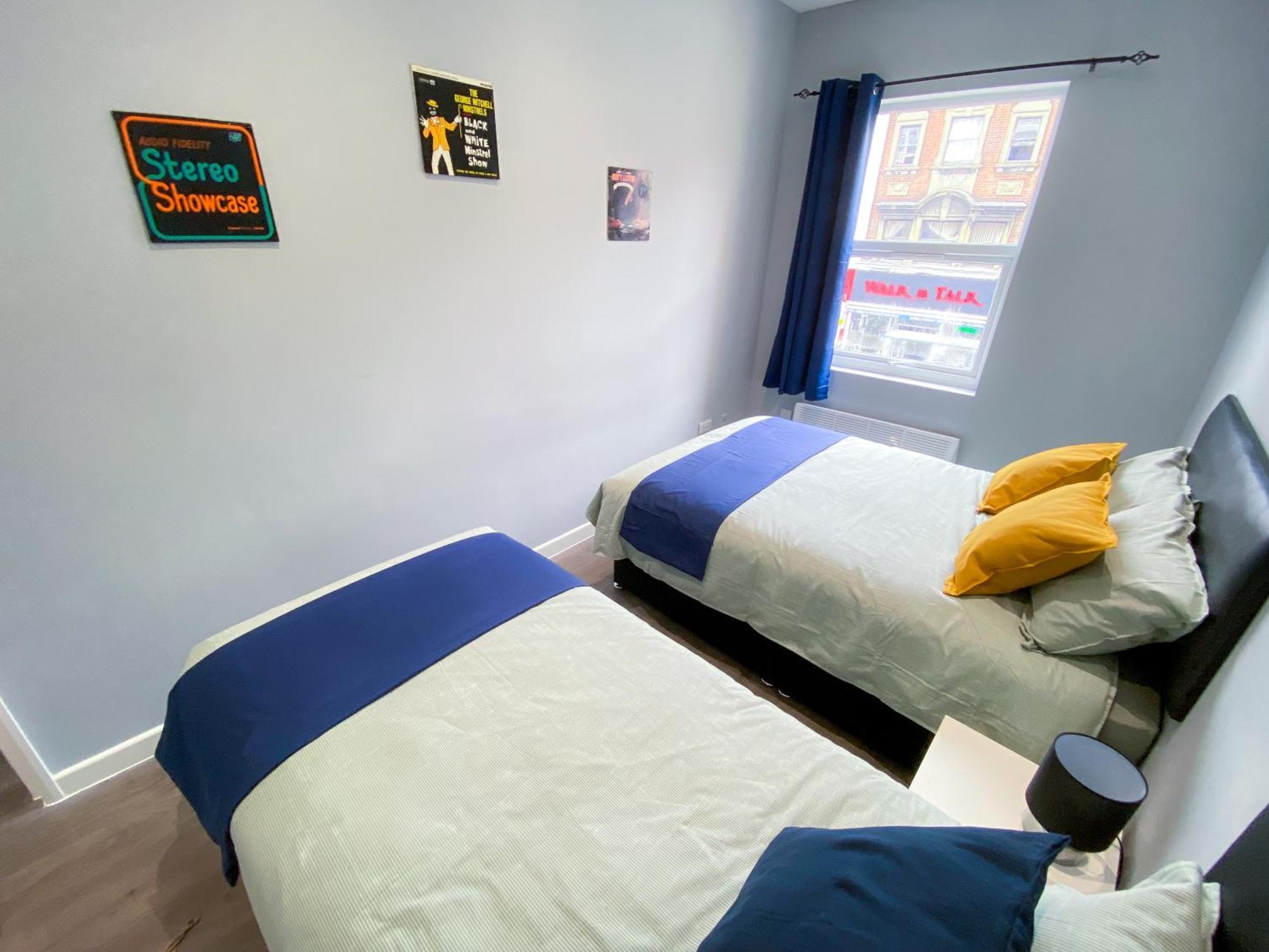 Modern 1 Bedroom Flat In Wood Green Лондон Екстериор снимка